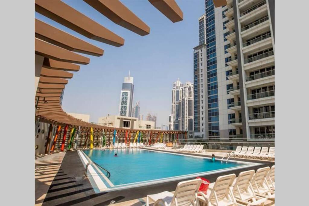 Higuests - Roomy Apt With Infinity Pool Close To Burj Khalifa Dubai Exterior foto